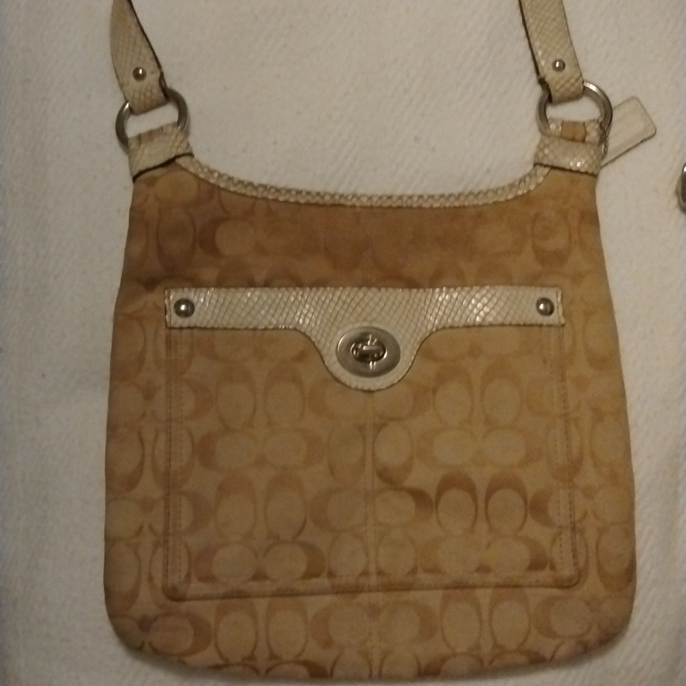 Coach medium tan